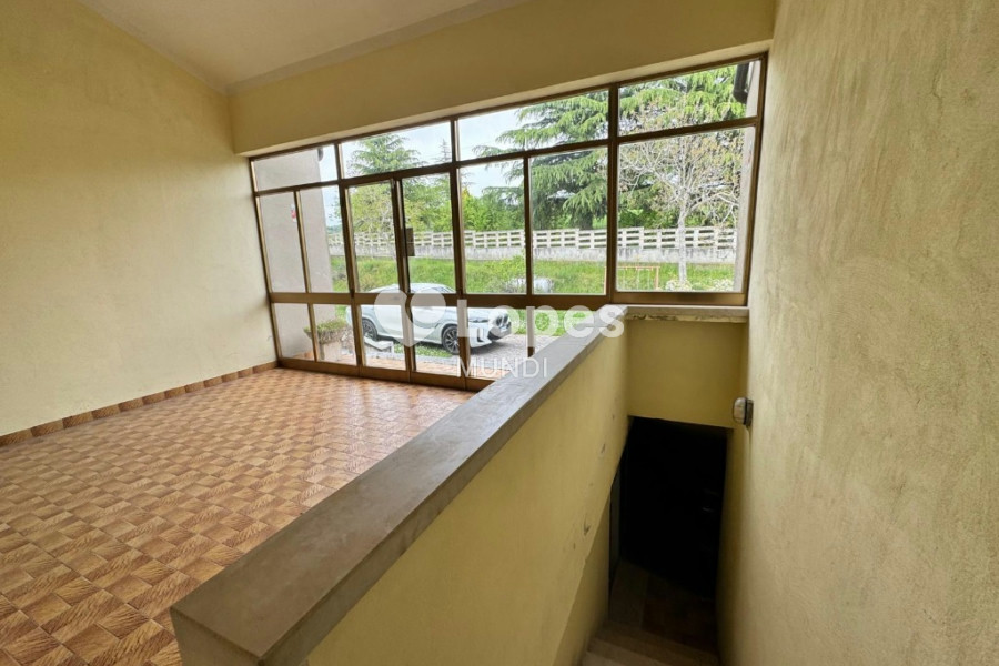 Casa multifamiliar à venda em Verona, Itália – 3 unidades e 12.000 m²