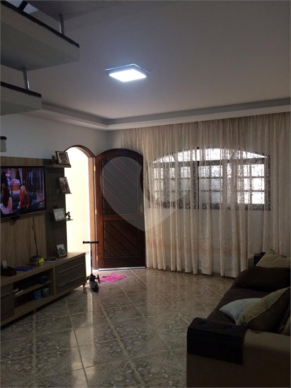 Casa à venda com 3 quartos, sendo 1 suíte, em Jardim Adriana, Guarulhos, SP