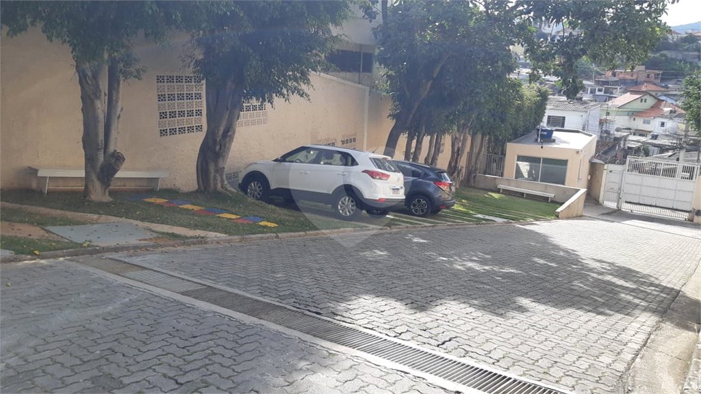 Casa à venda com 3 quartos, sendo 1 suíte, no condomínio Village St. Louis, São Paulo - SP