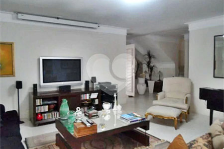 Casa à venda com 4 suítes no condomínio Chácara das Rosas, São Paulo - SP