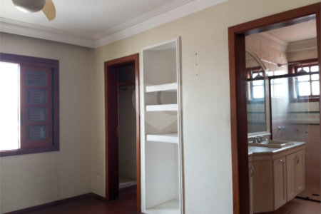 Casa à venda com 3 quartos, sendo 1 suíte, em Vila Nivi, São Paulo, SP