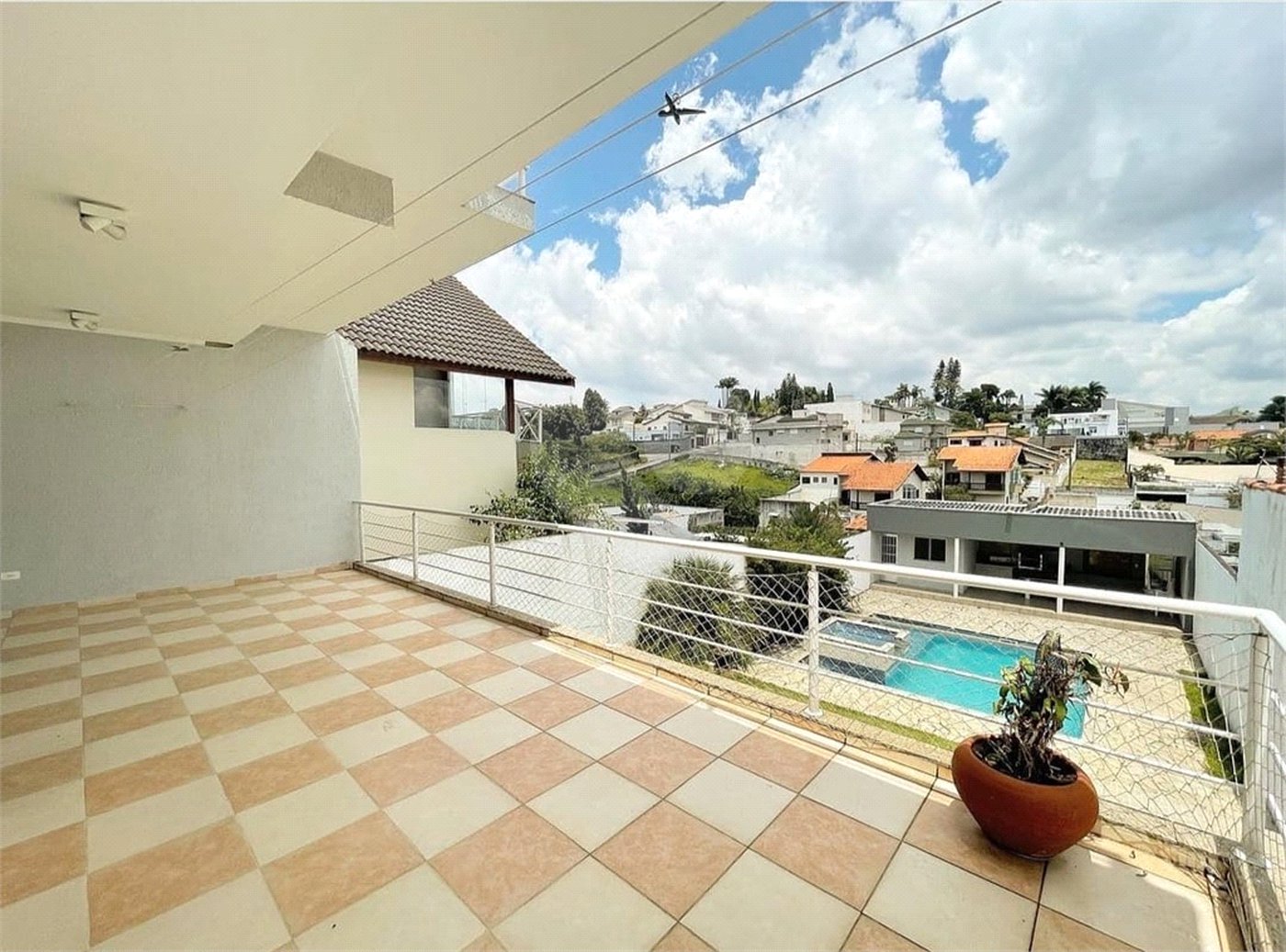 Sobrado à venda com 4 suítes em Vila Oliveira, Mogi das Cruzes, SP