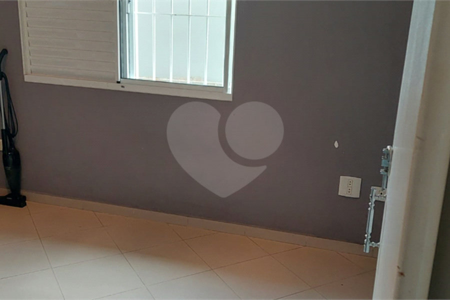 Sobrado à venda com 3 quartos, sendo 1 suíte, em Vila Constança, São Paulo, SP