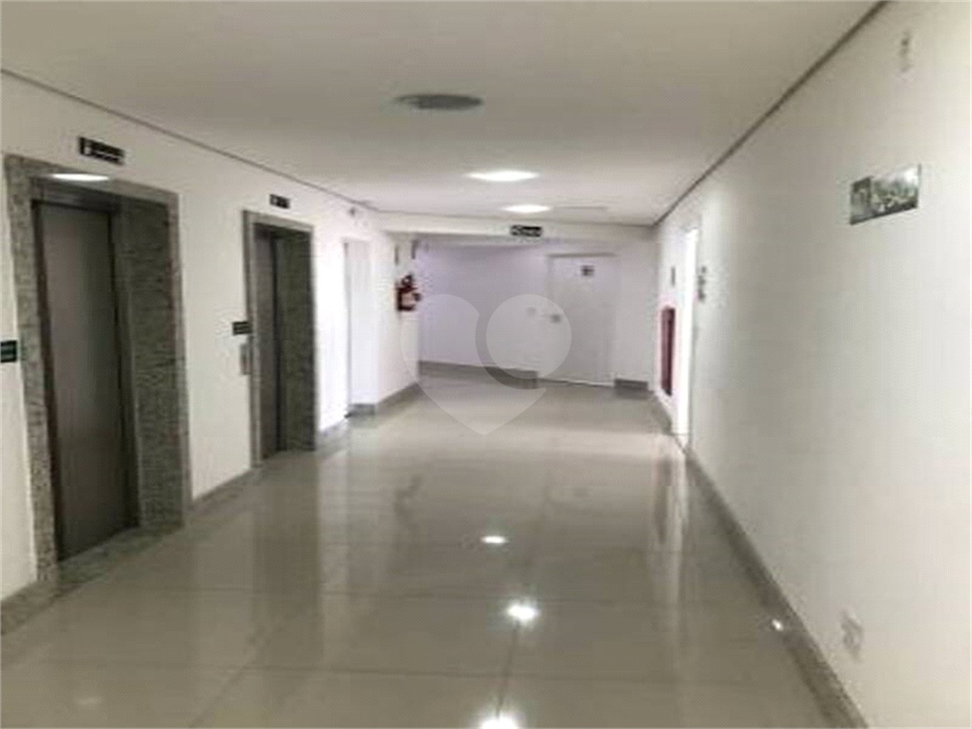 Indaiatuba - Torre Business -Venda e Locação - Escritório e WC , com area util de 39.16m² -R$ 385.000,00- Locação - R$ 2.600,00, mais condominio de R$ 317,,48 - iptu de R$ 110,63 - condominio para venda - R$ 503,86 - Complexo Office Premium de 3 torres de salas comerciais, um shopping