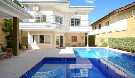 Casa à venda ou para alugar com 4 suítes em Interlagos, São Paulo, SP