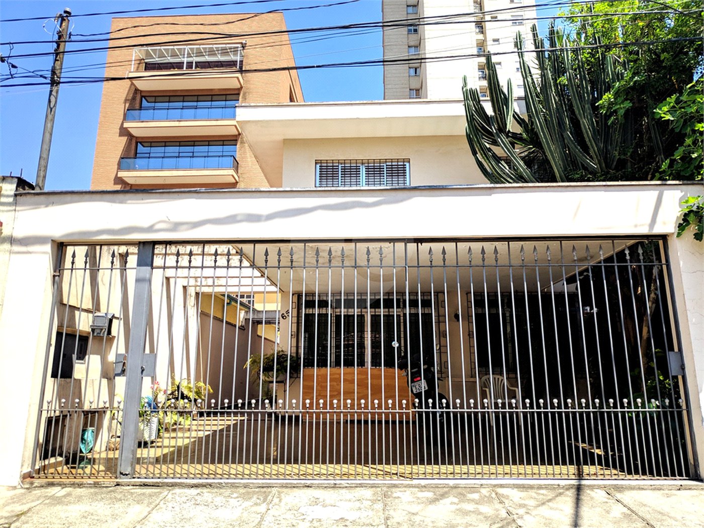 Sobrado à venda com 5 quartos, sendo 1 suíte,  em Vila Nova Conceição, São Paulo, SP