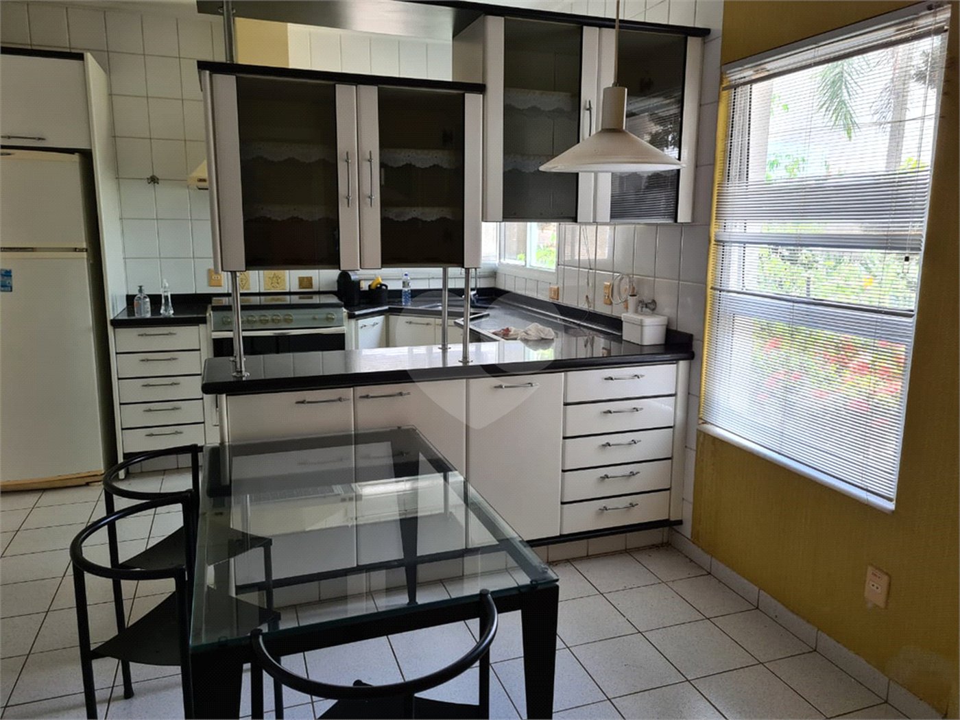 Casa à venda com 6 quartos, sendo 4 suítes, no condomínio Jardim Paulista I, Vinhedo - SP