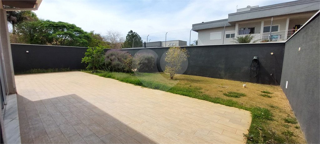Casa à venda com 3 suítes no condomínio Figueira Garden, Atibaia - SP