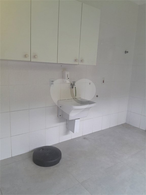 Casa à venda ou para alugar com 4 suítes em Chácaras São Carlos, Cotia, SP