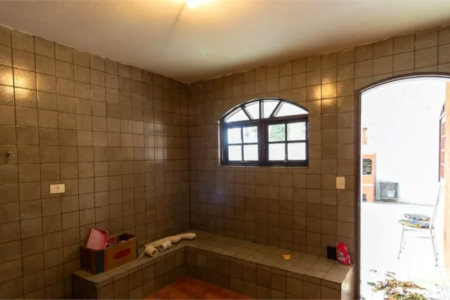 Casa à venda com 4 quartos, sendo 1 suíte,  em Vila Tiradentes, São Paulo, SP
