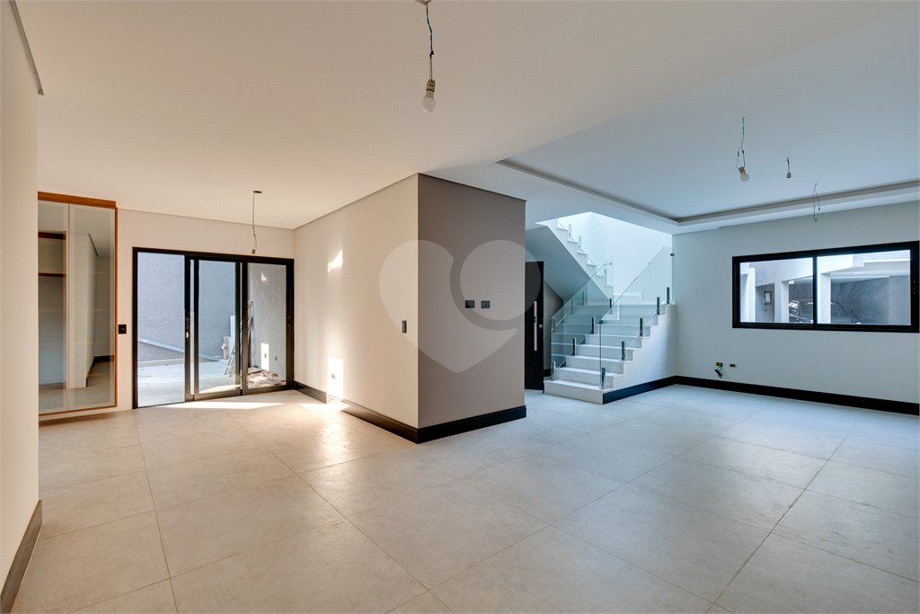 Casa à venda com 4 suítes no condomínio Reserva Robélia, São Paulo - SP