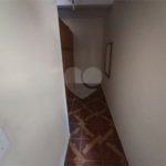 Casa térrea com 3 dormitórios, sendo 1 suíte.