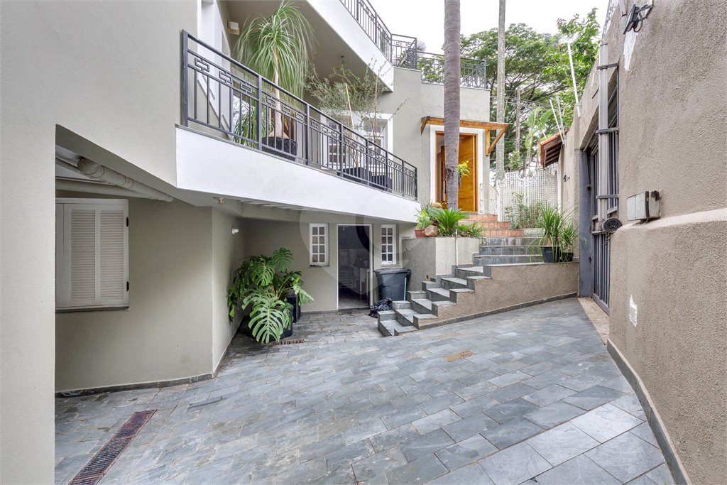 Casa à venda com 5 quartos, sendo 3 suítes, em Alto da Boa Vista, São Paulo, SP