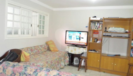 Casa à venda com 6 quartos, sendo 2 suítes,  em Vila Universitária, São Paulo, SP