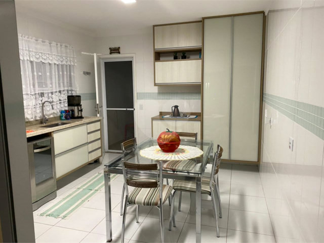 Sobrado à venda com 3 suítes em Horto, São Paulo, SP