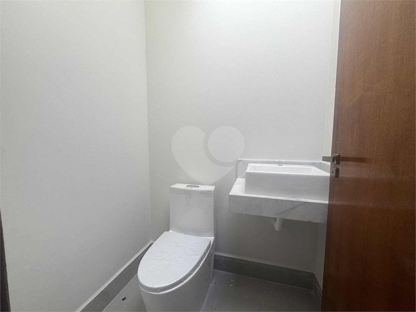 Casa à venda com 3 quartos, sendo 1 suíte, no condomínio Residencial Villagio Wanel, Sorocaba - SP