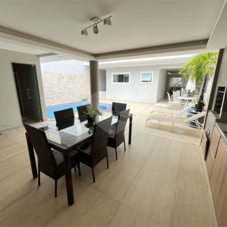 Casa à venda com 3 quartos, sendo 1 suíte, no condomínio Golden Village, Rio de Janeiro - RJ