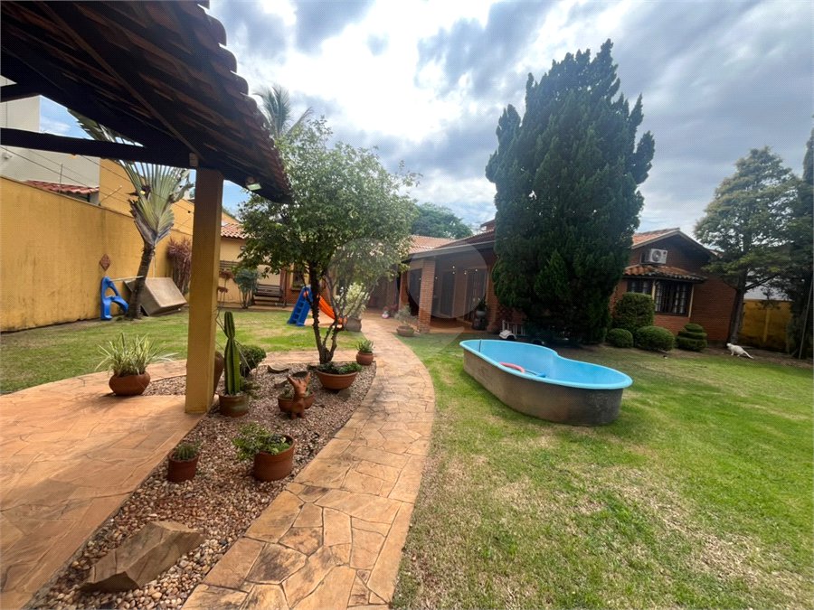 Casa à venda com 3 quartos, sendo 1 suíte, em Parque Santa Marta, São Carlos, SP