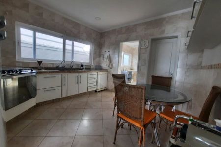 Casa à venda com 3 suítes no condomínio Parque Arco Iris, Atibaia - SP