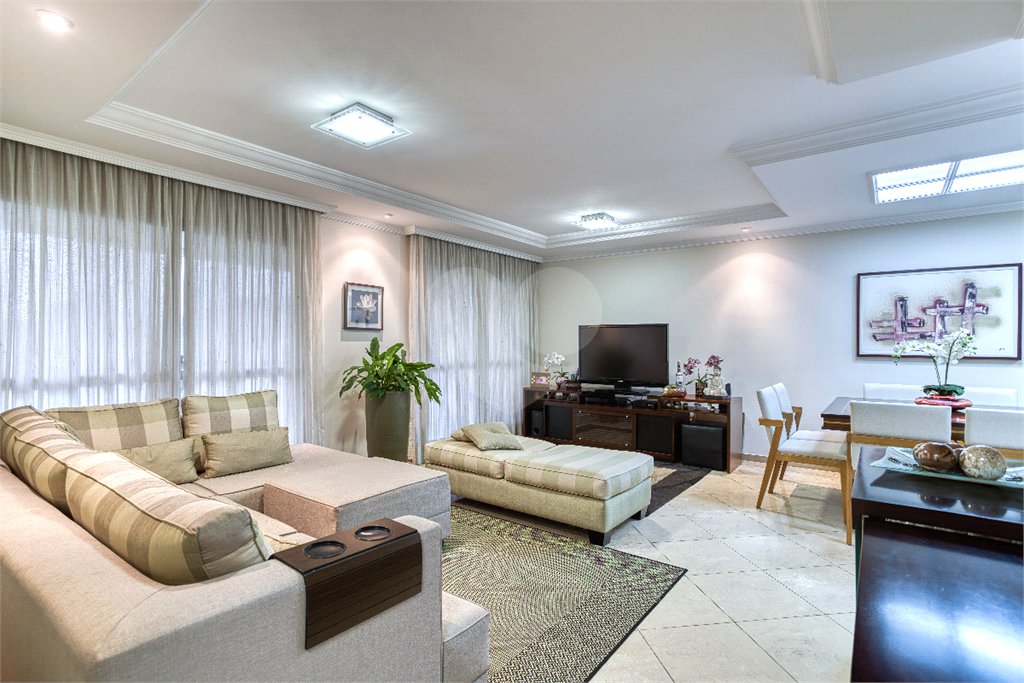 Apartamento à venda com 4 quartos, sendo 3 suítes, em Alto da Boa Vista, São Paulo, SP