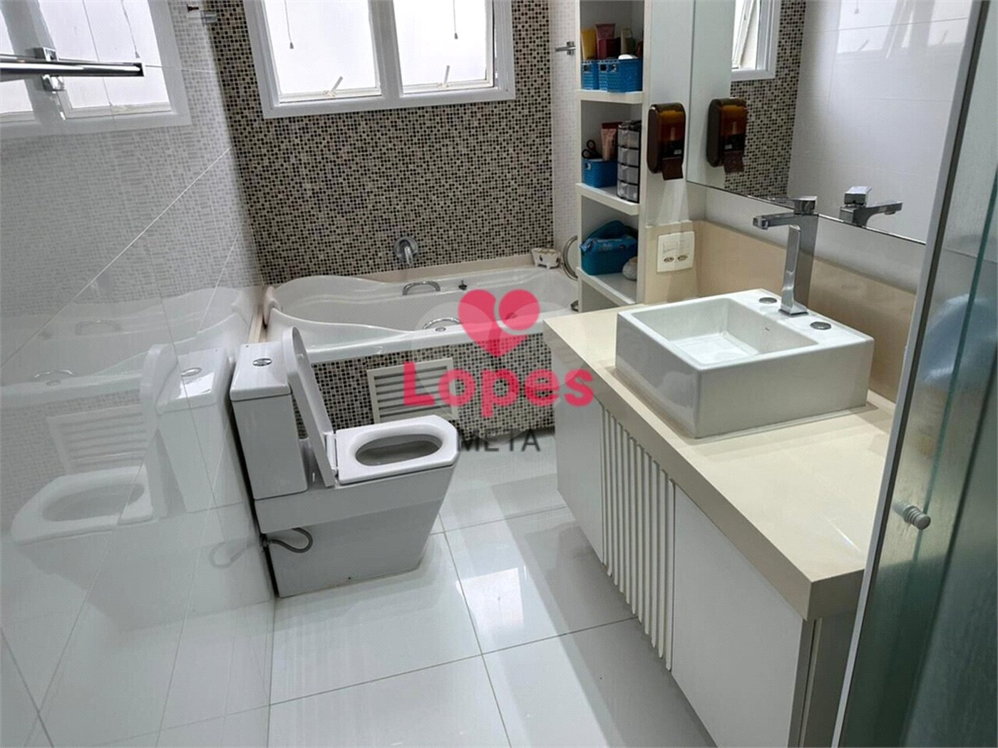 Apartamento à venda com 3 quartos, sendo 2 suítes, em Parque Residencial Aquarius, São José dos Campos, SP