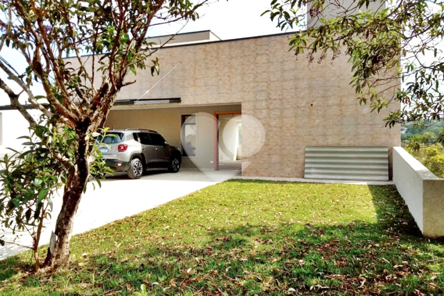 Casa à venda com 4 quartos, sendo 3 suítes, no condomínio Residencial Ecologico da Cantareira, Mairiporã - SP