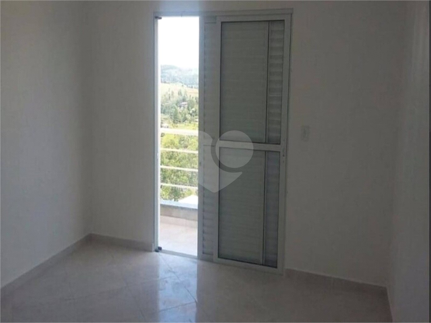 Casa à venda com 4 quartos, sendo 2 suítes,  no condomínio Jardim Imperador, Igaratá - SP