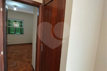 Sobrado à venda com 3 quartos em Vila Gumercindo, São Paulo, SP