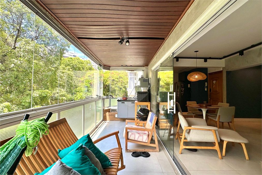 Apartamento à venda com 3 quartos, sendo 1 suíte, em Lagoa, Rio de Janeiro, RJ