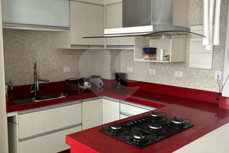 Casa à venda com 3 quartos, sendo 1 suíte, no condomínio Recanto das Araucárias, Suzano - SP