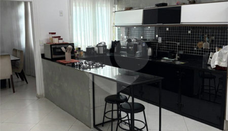 Casa à venda com 4 suítes em Vila Lavínia, Mogi das Cruzes, SP
