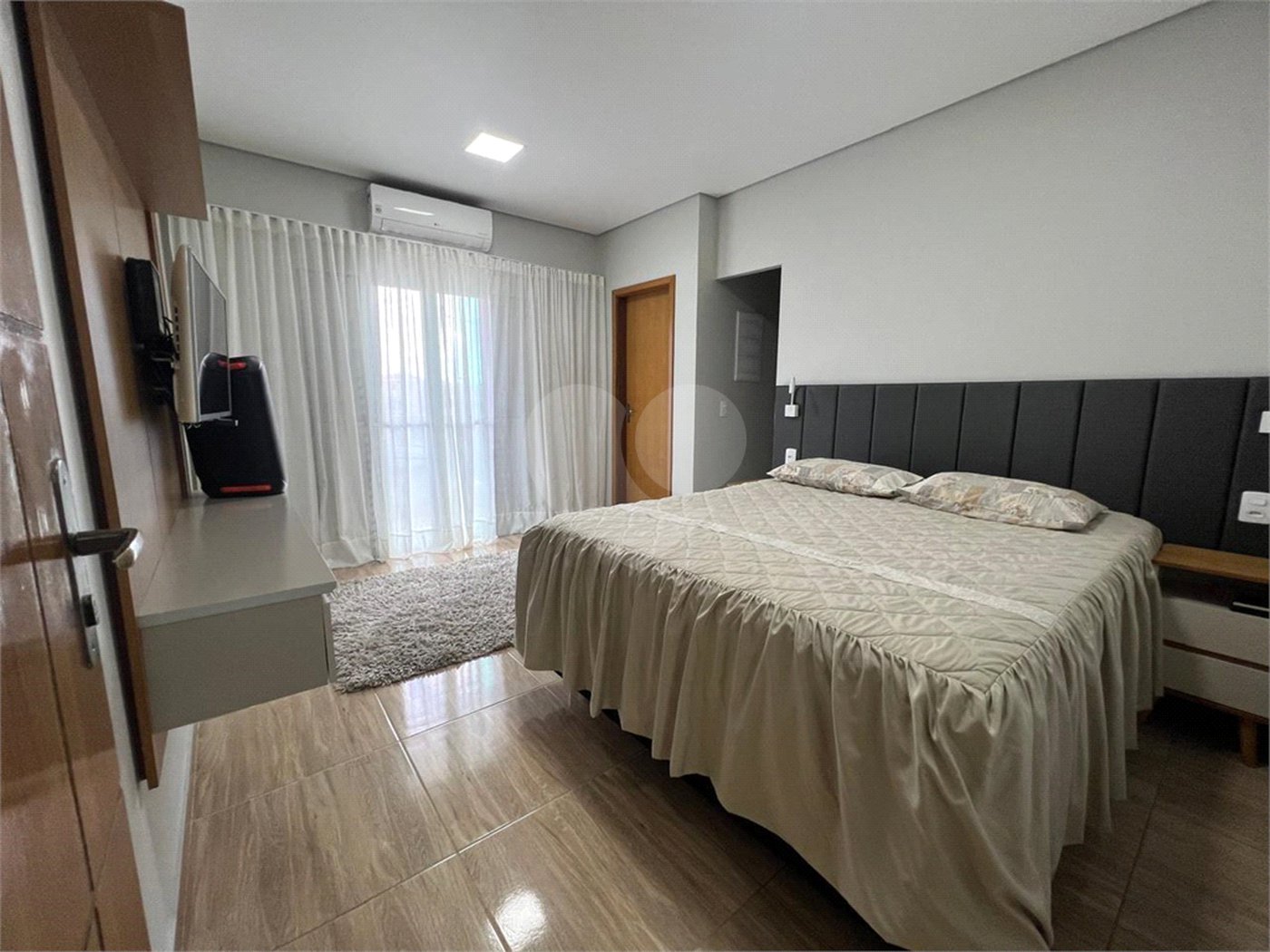Sobrado à venda com 4 quartos, sendo 2 suítes,  em Jardim Marisa, São Paulo, SP