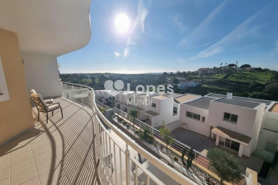 Casa com 4 quartos à venda em Albufeira, Algarve, Portugal – Vista para o mar e piscina