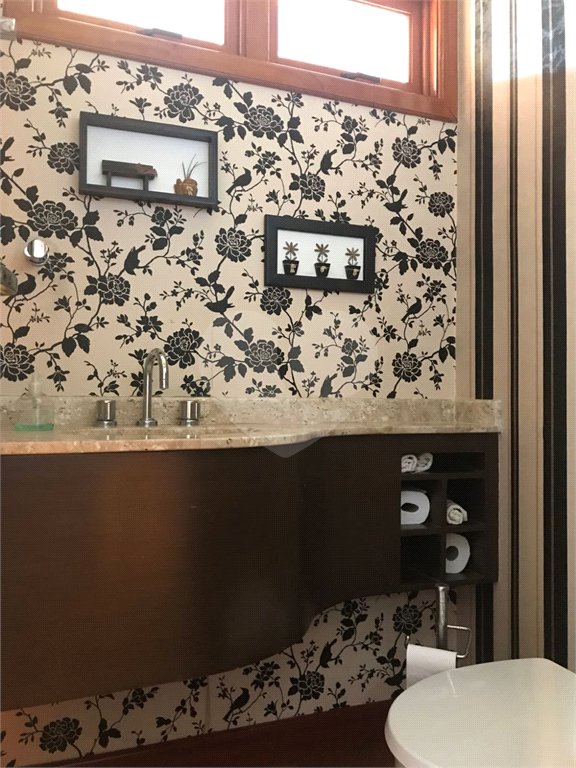 Casa à venda com 4 quartos, sendo 3 suítes, no condomínio Alpes da Cantareira, Mairiporã - SP
