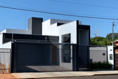 Casa à venda com 2 quartos, sendo 3 suítes, no Centro, Salto Grande, SP