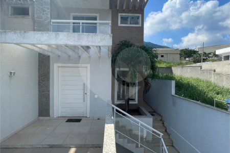 Casa à venda com 3 quartos, sendo 1 suíte, no condomínio Residencial Green Ville, Rio de Janeiro - RJ