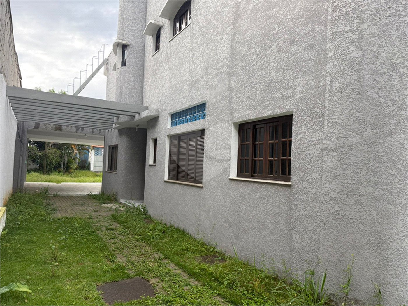 Casa à venda com 3 quartos, sendo 1 suíte, em Chácara Primavera, Suzano, SP