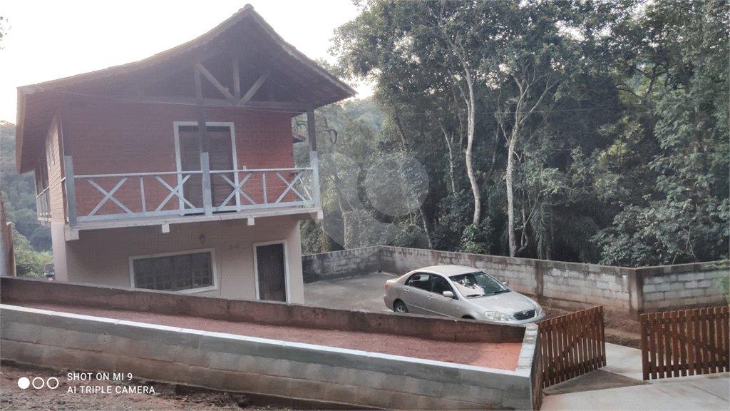 Casa à venda com 4 quartos, sendo 3 suítes, no condomínio Sausalito, Mairiporã - SP