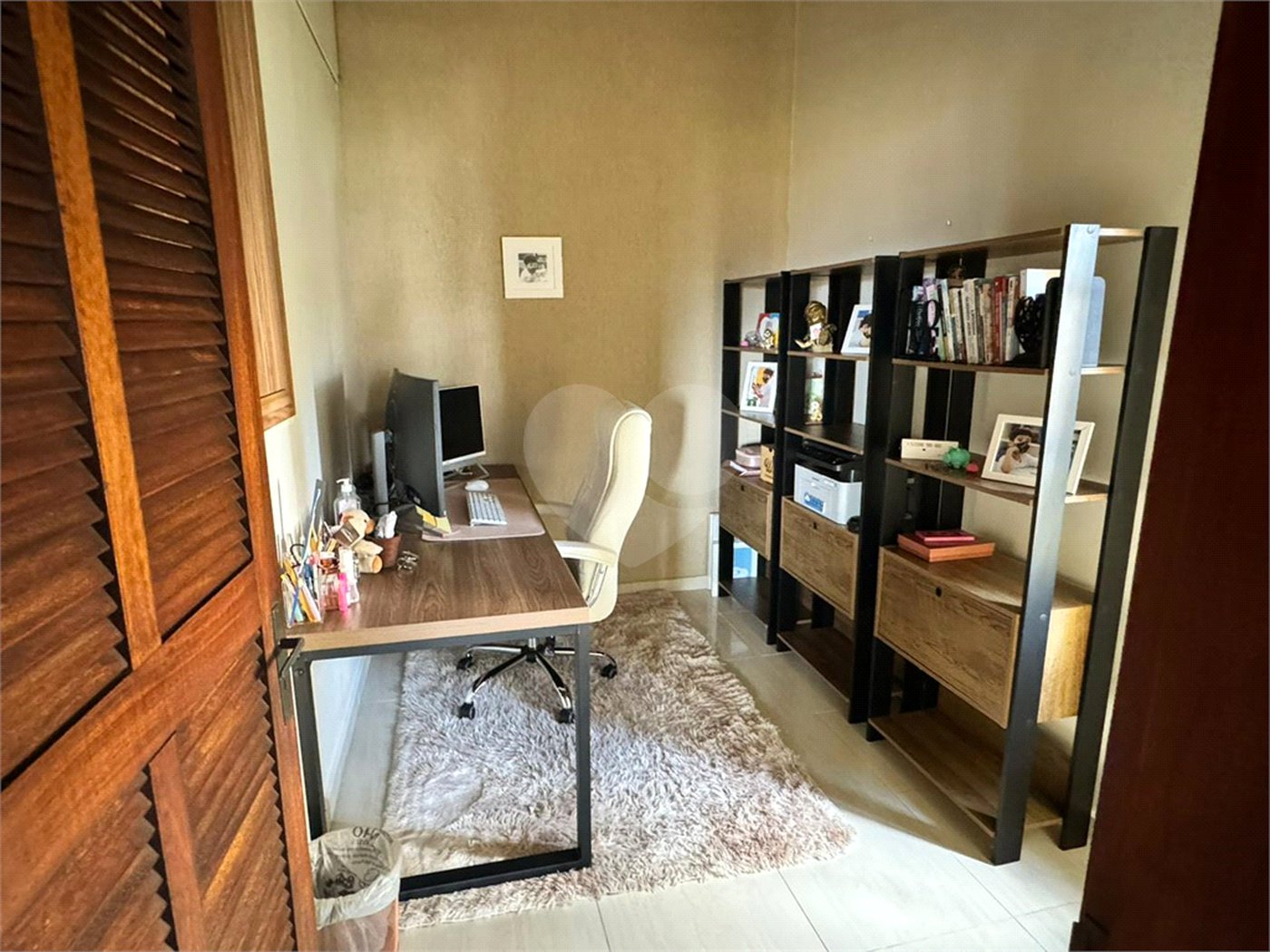 Casa à venda com 3 quartos, sendo 1 suíte, no condomínio Residencial Jardim das Flores 1510, Cotia - SP
