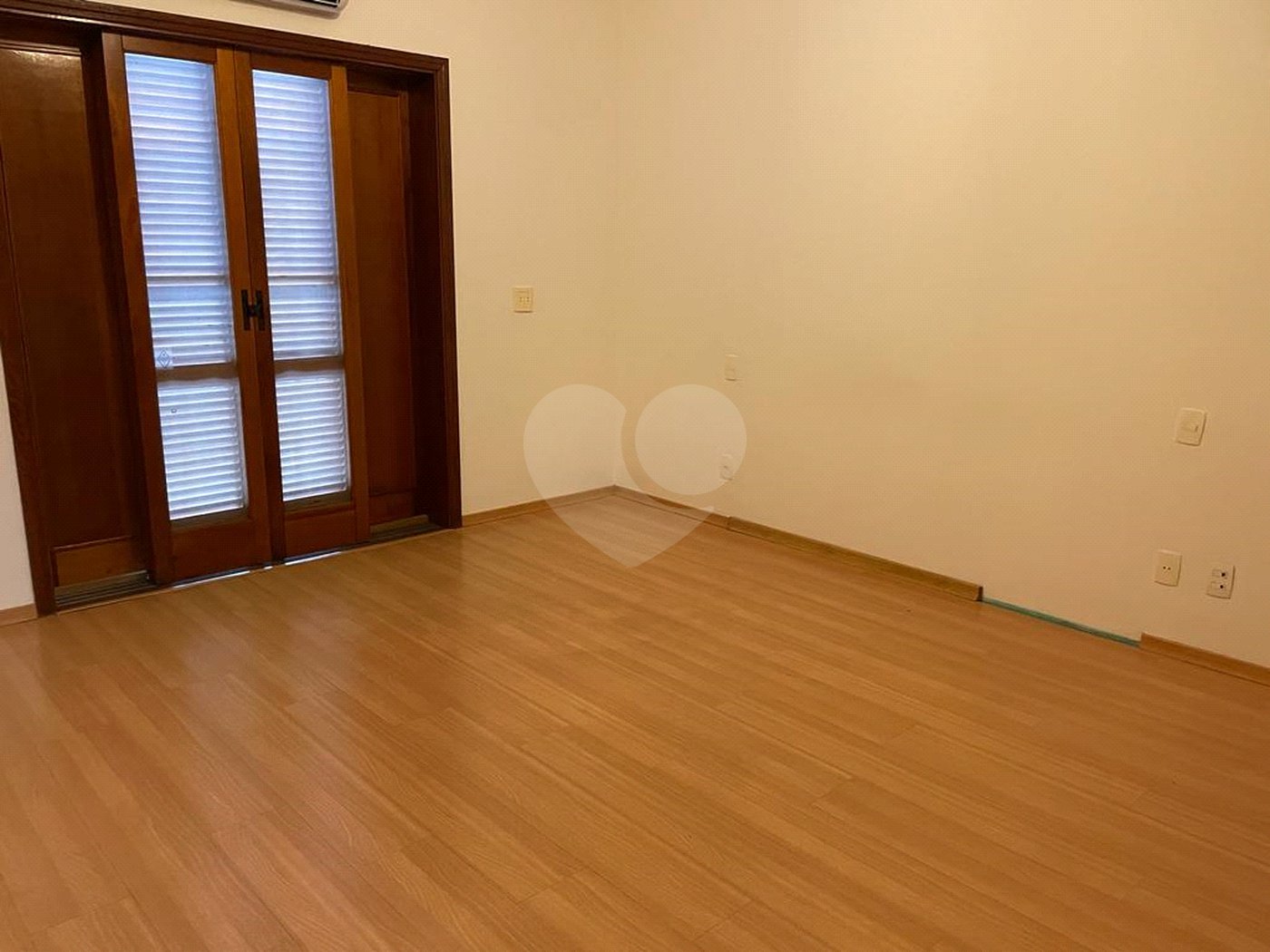 Casa à venda com 4 suítes no condomínio São Joaquim, Vinhedo - SP