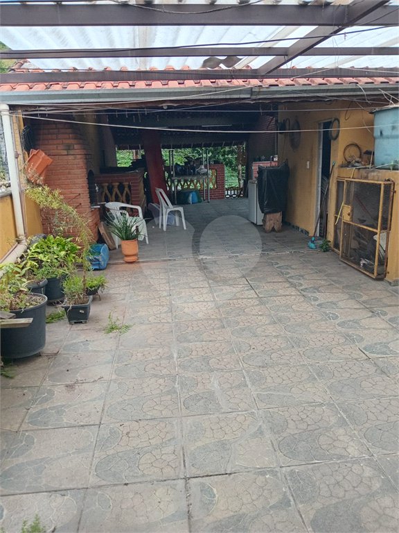 Sobrado à venda com 4 quartos, sendo 1 suíte,  em Furnas, São Paulo, SP