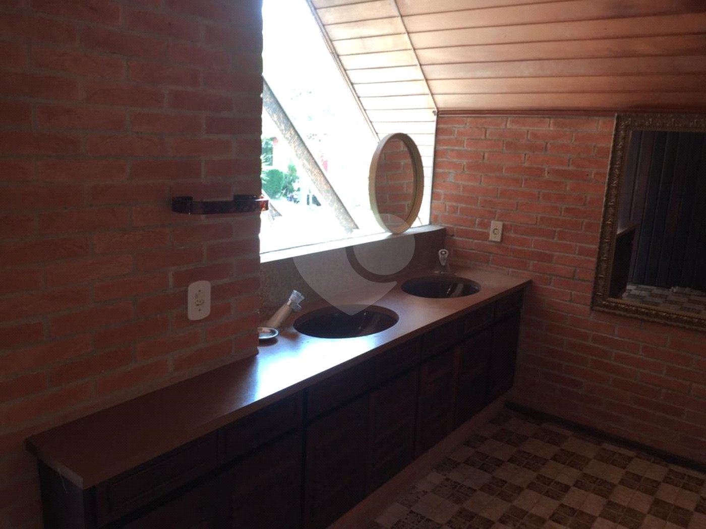 Casa à venda com 3 quartos, sendo 1 suíte, no condomínio Lago Azul, Araçoiaba da Serra - SP