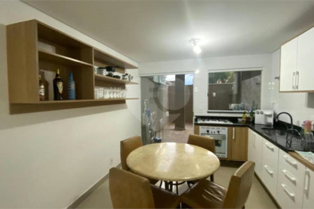Casa à venda com 3 quartos, sendo 1 suíte, no condomínio Garden Village, São Paulo - SP