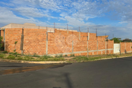 Sobrado à venda com 2 quartos em Cidade Jardim, Araraquara, SP