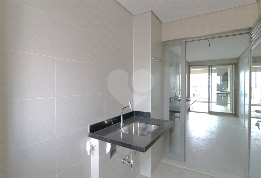 Apartamento à venda com 3 suítes em Moema, São Paulo, SP