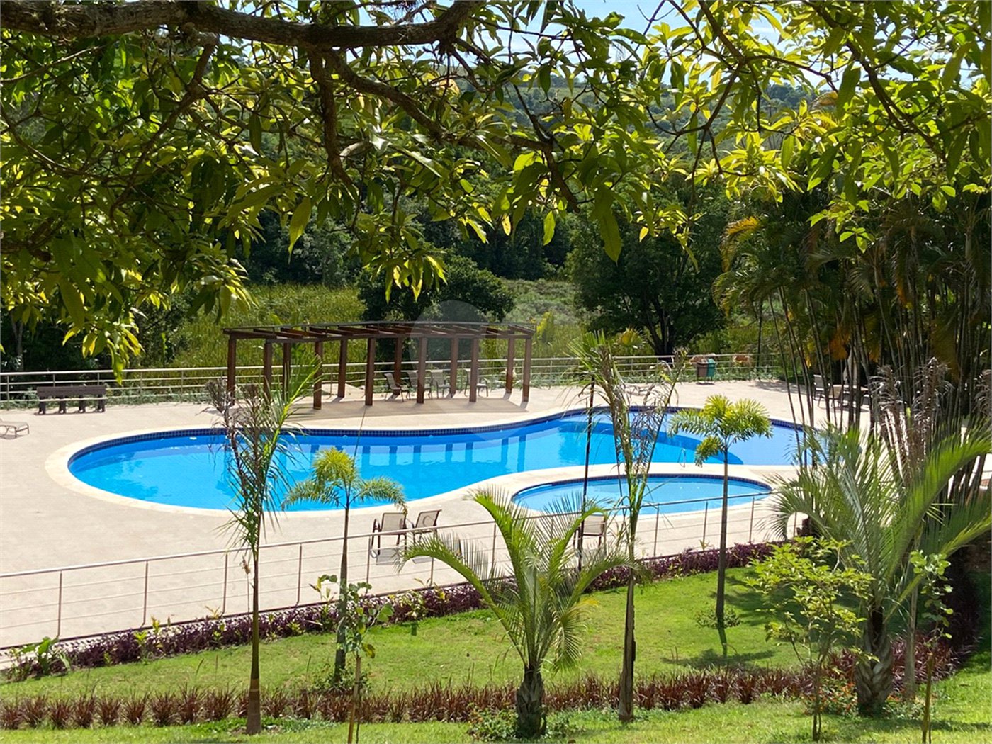 Linda casa Condomínio Santa Isabel I