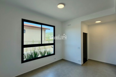 Casa à venda com 3 suítes no condomínio Celina Residencial, Atibaia - SP