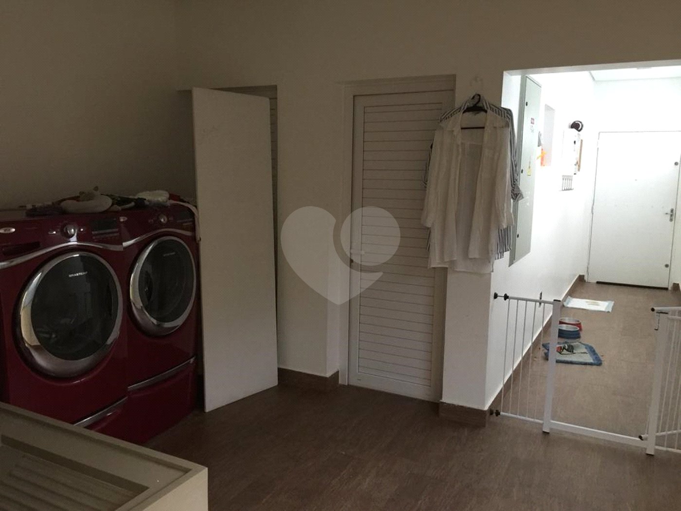Casa à venda ou para alugar com 4 suítes no condomínio Suíça da Cantareira, Mairiporã - SP