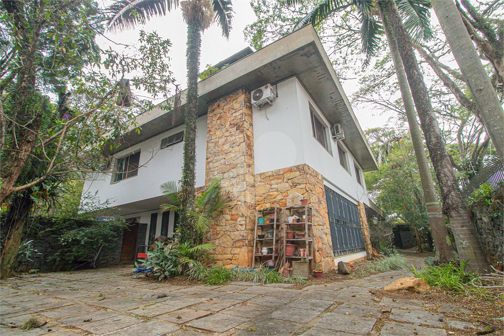 Sobrado à venda com 5 quartos, sendo 2 suítes,  em Granja Julieta, São Paulo, SP