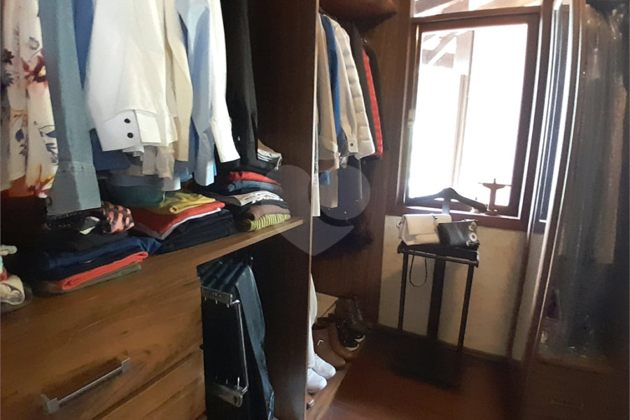 Casa à venda com 4 quartos, sendo 2 suítes, no condomínio Cantareira, Mairiporã - SP